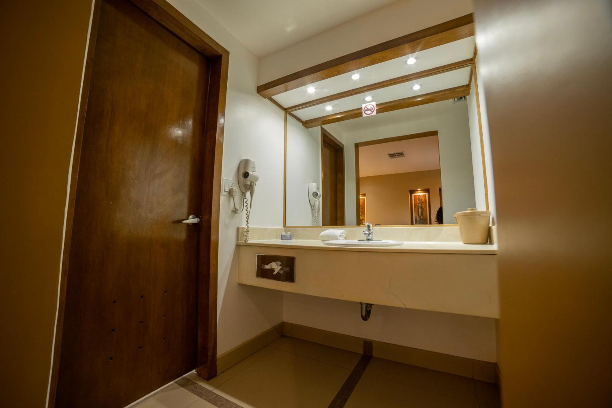 Hotel Colonial Мехикали Экстерьер фото
